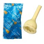 کاندوم شیت لاتکسی با چسب دو طرفه سوپا کاندوم شیت لاتکسی با چسب دو طرفه سوپا این محصول منحصرا در جنس مذکر استفاده می شود. مانند کاندوم روی آلت تناسلی قرار گرفته و با چسب مخصوص خود به عضو ثابت می شود . با اتصال لوله رابط کیسه ادرار به انتهای کاندوم شیت ، ادرار دفعی به راحتی به داخل کیسه هدایت می شود. بدین ترتیب دیگر نیازی به سونداژ بیمار با سوند فولی یا نلاتون نخواهد بود .